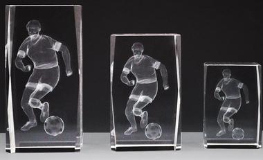 Glasblock, Fußball, Facettenschliff, schwebende 3D-Lasergravur