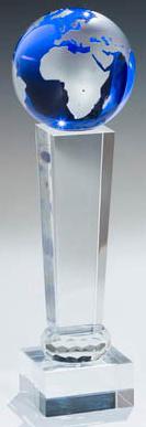 Trophäe, Optiwhiteglas, blaue Glasweltkugel 8cm D auf Glassäule