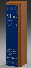 Holzpokal (Buche), Rechteckig, blau eloxierter Aluminumauflage