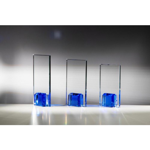 Glastrophäe, Jadeglas, Glashalter blau vorn und hinten aufgeklebt