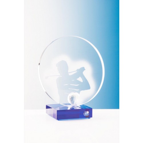 Trophäe, Optiwhiteglasrondo, Glasgolfball, auf blauem Glassockel mit Golfermotiv